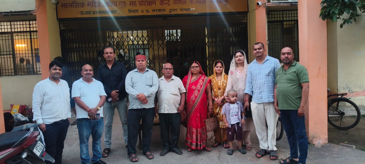 मानसिक मंदित विद्यालय के बच्चों में वितरित की गई खाद्य सामग्री एवं वस्त्र
